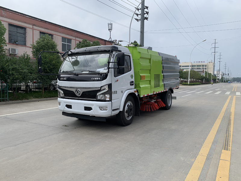 東風大多利卡2水5.5塵掃路車