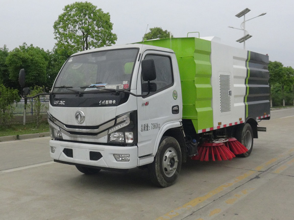 東風小多利卡1.5水4塵掃路車